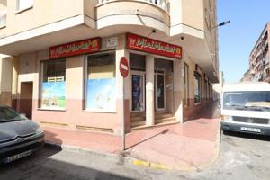 Local comercial en venta en Torrevieja, Estacion de autobuses photo 0
