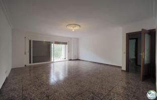 Apartamento en venta en Roses photo 0