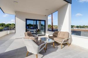 Apartamento en venta en Orihuela Costa, Playa Flamenca photo 0