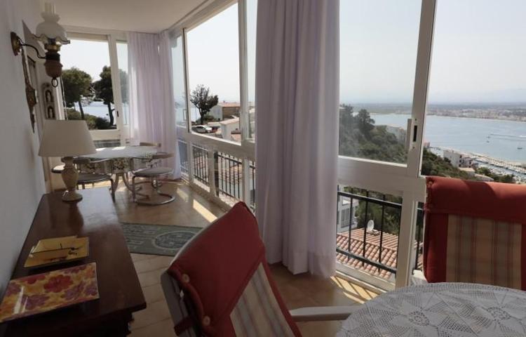 Apartamento en venta en Roses photo 0