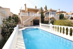 Chalet en venta en Torrevieja photo 0