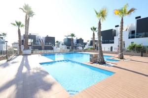 Bungalow en venta en Orihuela Costa, Lomas de Cabo Roig-Los Dolses photo 0