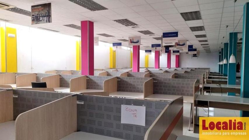 Local comercial en venta en Santa Cruz de Bezana, Calle Respuela, 39100 photo 0
