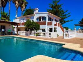 Chalet en venta en Denia photo 0