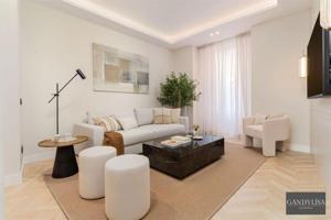 Apartamento en venta en Madrid, Centro photo 0