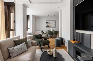 Duplex en venta en Madrid, Almagro photo 0