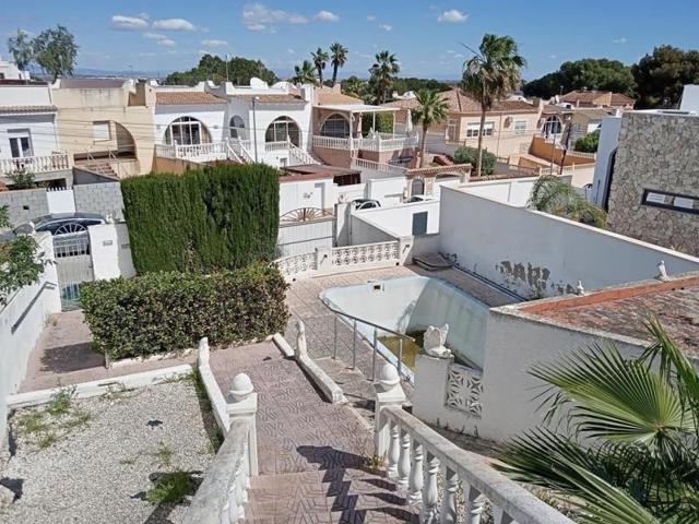 Adosada en venta en Torrevieja photo 0