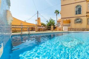Chalet en venta en Orihuela Costa, Los Almendros-La Florida photo 0