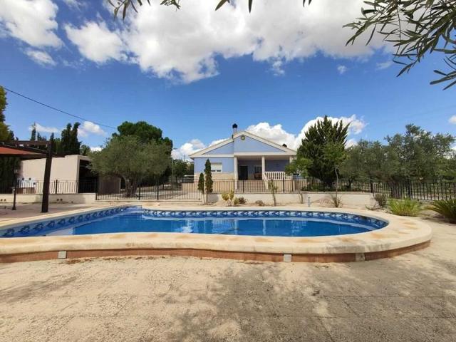 Chalet en venta en Yecla photo 0
