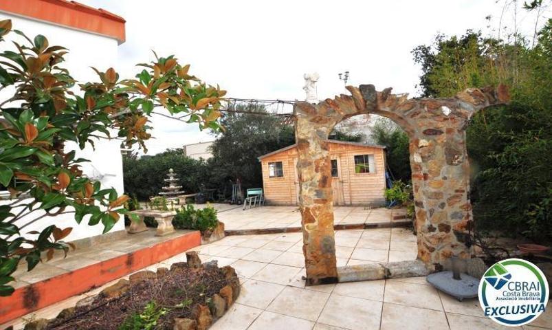 Casa en venta en Roses, Nord photo 0