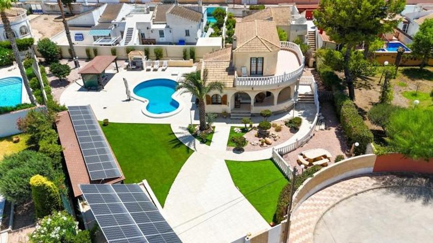 Chalet en venta en Torrevieja photo 0