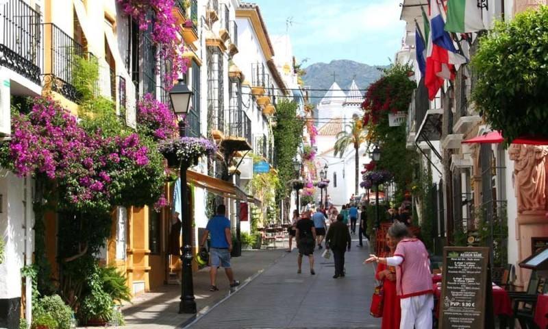 Adosada en venta en Marbella, Costa del Sol Occidental-Área de Marbella photo 0