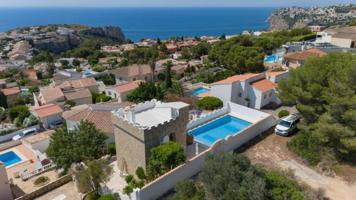Chalet en venta en Benitachell, Adelfas photo 0