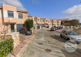 Adosada en venta en Cigales photo 0