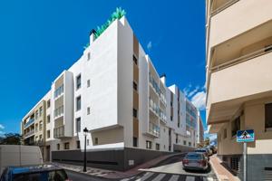 Apartamento en venta en Estepona photo 0