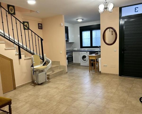 Adosada en alquiler en Navas del Rey, Centro photo 0