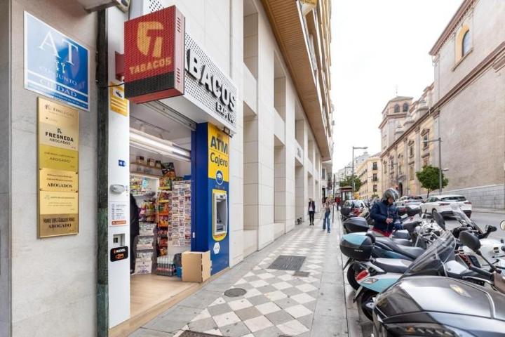 Local comercial en alquiler en Granada, Centro photo 0