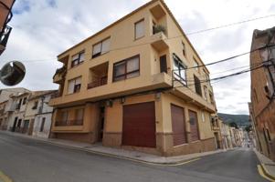Garaje en venta en Pinoso, Comunidad valenciana photo 0