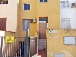 Adosada en venta en Mairena del Alcor, Andalucia photo 0