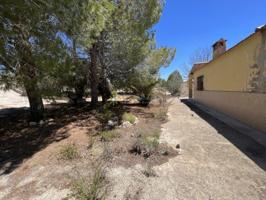 Chalet en venta en L'Olleria, A las afueras photo 0