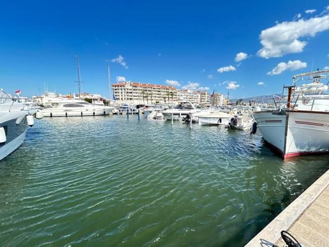 Apartamento en venta en Empuriabrava photo 0
