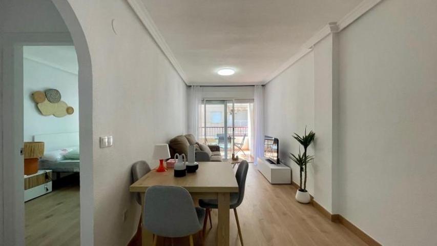 Apartamento en venta en Torrevieja, Centro photo 0