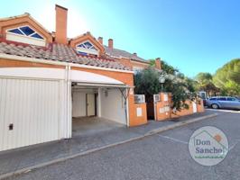 Adosada en venta en Aldeamayor de San Martín photo 0