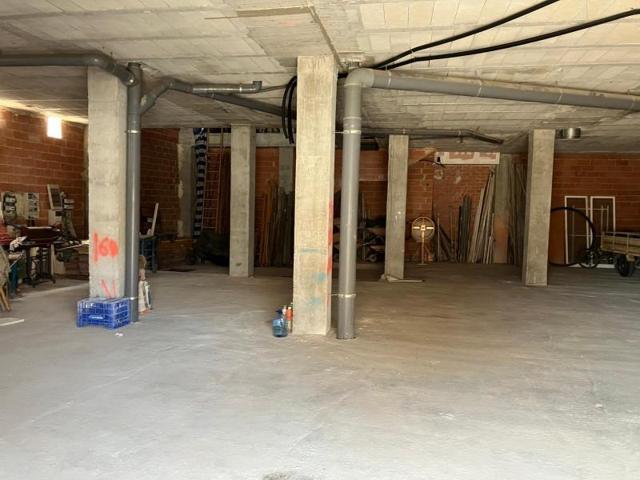 Local comercial en venta en Oliva photo 0