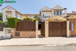 Casa en venta en Ogíjares, Jardines del edén photo 0