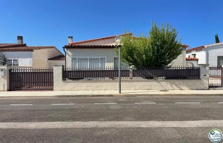 Chalet en venta en Roses photo 0