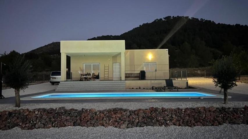 Chalet en venta en Pinoso, Comunidad valenciana photo 0