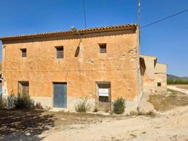 Casa con terreno en venta en Pinoso photo 0