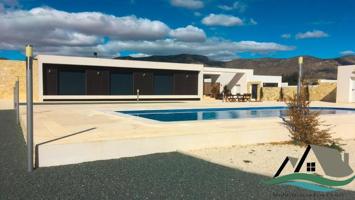 Casa en venta en Hondon de las Nieves, Pueblo 6 photo 0