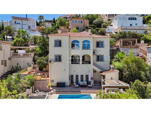 Chalet en venta en Pedreguer photo 0