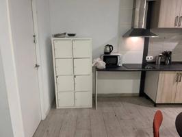 Local comercial en venta en Barcelona, El Camp de l'Arpa del Clot photo 0
