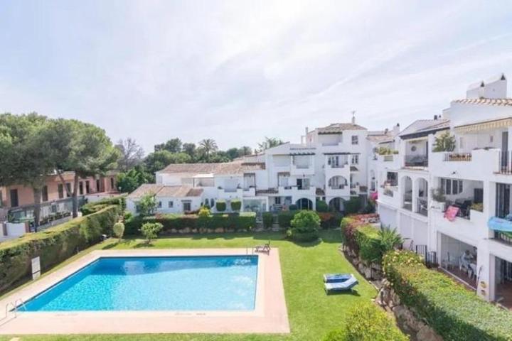 Aticos en venta en Estepona, Paraiso-Barronal photo 0