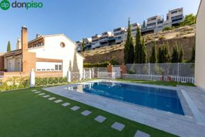 Adosada en venta en Granada, El serrallo photo 0