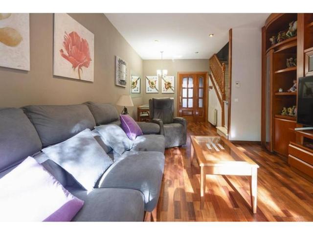 Adosada en venta en Barcelona, Sant Andreu photo 0