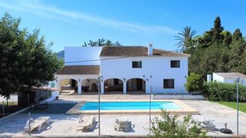 Chalet en venta en Denia photo 0