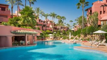 Apartamento en venta en Estepona photo 0