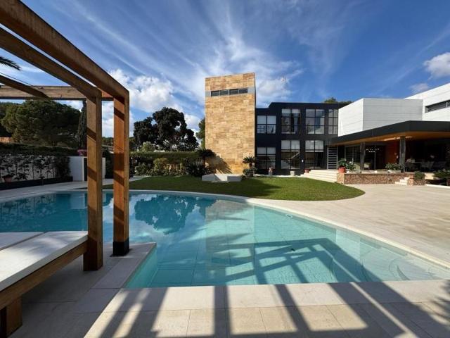 Chalet en venta en Orihuela, Campoamor photo 0