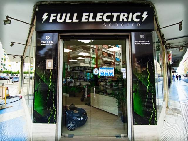 Local comercial en venta en Torre del Mar photo 0