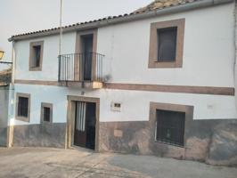 Casa en venta en Montánchez, Extremadura photo 0