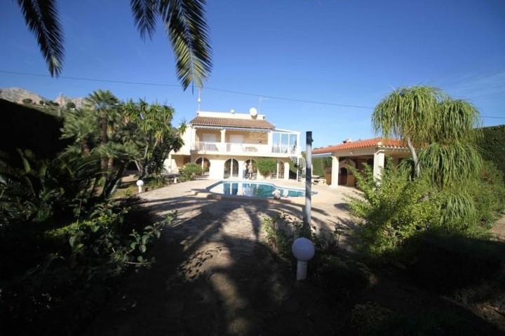 Chalet en venta en La Nucia, La nucia photo 0