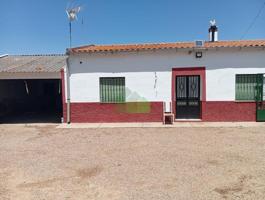 Chalet en venta en Montijo photo 0