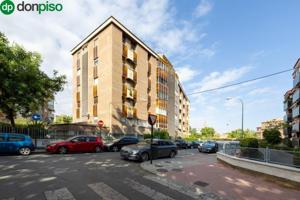 Piso en venta en Granada, Alminares photo 0