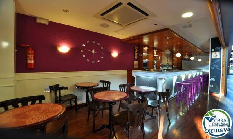 Local comercial en venta en Figueres photo 0