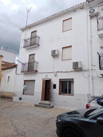 Casa con terreno en venta en Serradilla photo 0