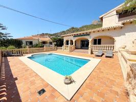Chalet en venta en Calpe, Urbanizaciones photo 0