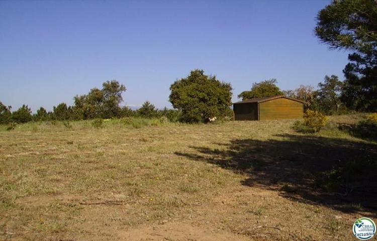 Terreno en venta en Garriguella photo 0